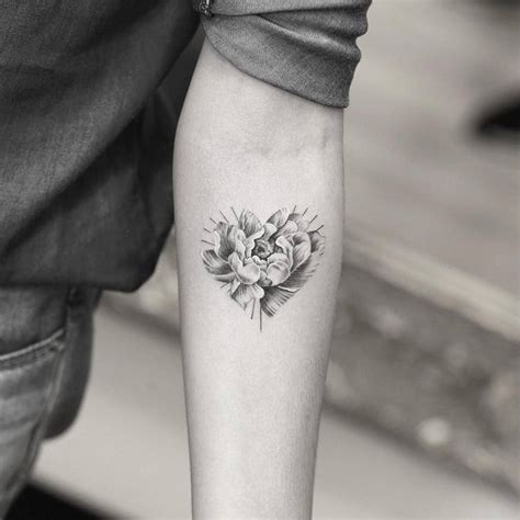 tatuaggio fiori di campo|Tatuaggi floreali: significato e simbologia dei fiori